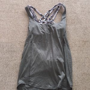 Lululemon green tank top with sports bra!!✨✨✨